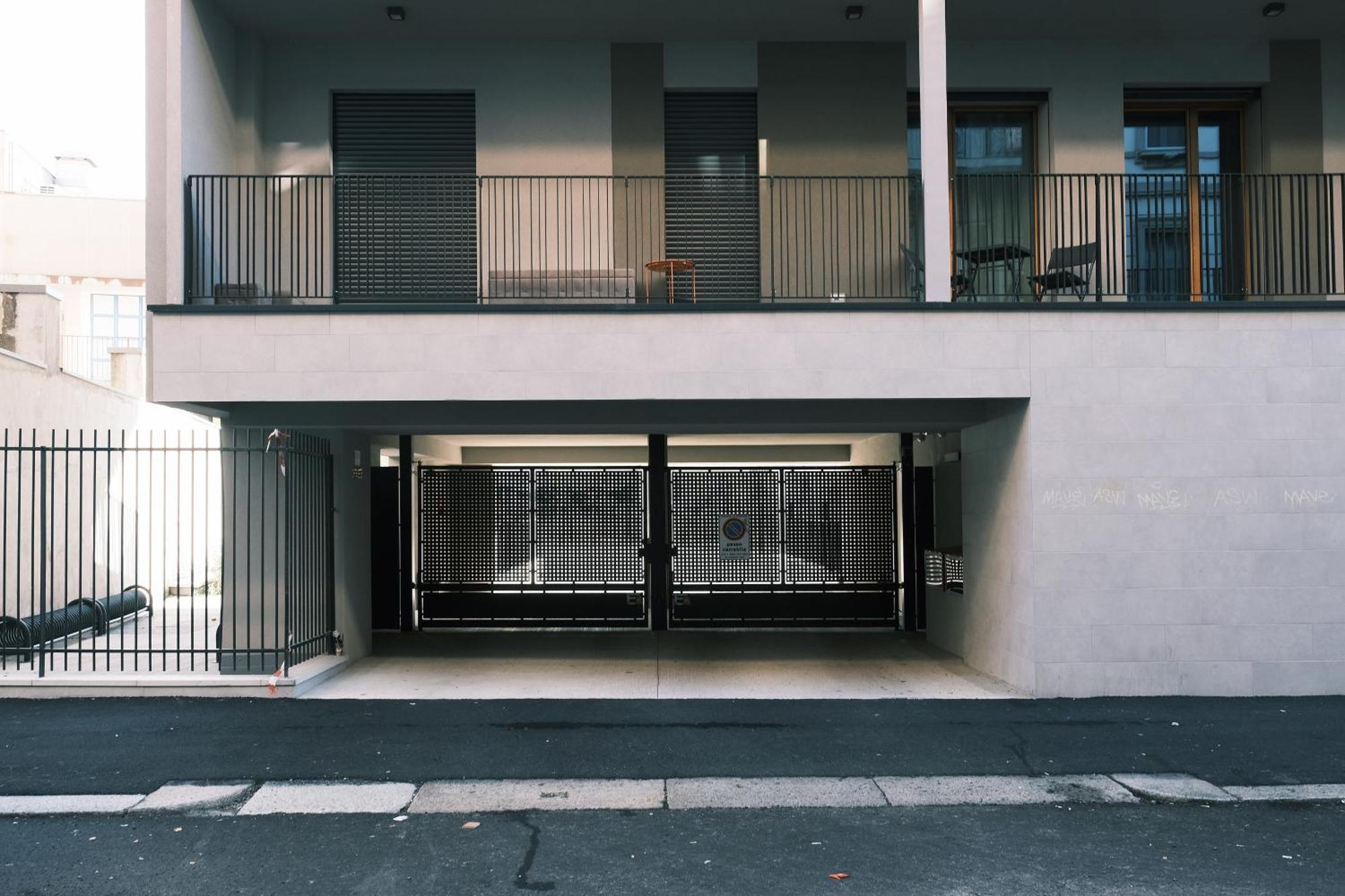 Comecasa Modern Terraced & Palestra Apartment ミラノ エクステリア 写真